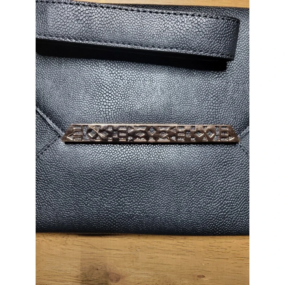 Stella & Dot Avalon envelope clutch wristlet in black with gold metal‎ accents